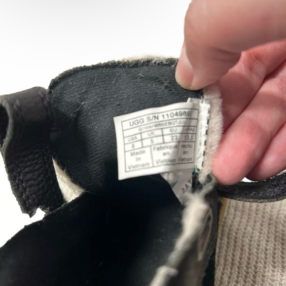 UGG Rennon II Style Boots Toddler Size 6 Leather Black Hightop - Picture 3 of 5